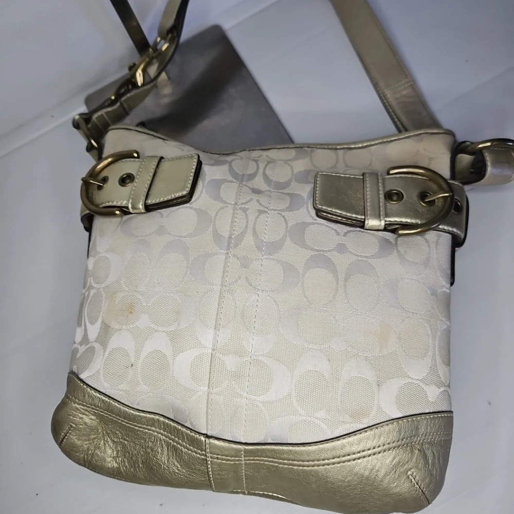 Vintge COACH Shoulder Bag Signature 2WAY Canvas And Leather With Metallic Gold .